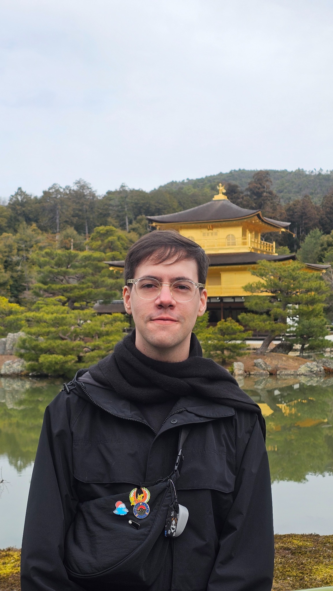 Teacher Murilo em frente ao Kinkaku-ji, em Kyoto